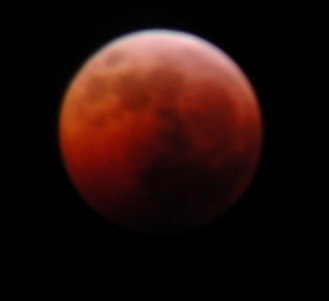Der rote Mond in voller Größe