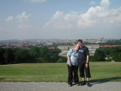 Marco und Veronika vor dem Schloss Schönbrunn