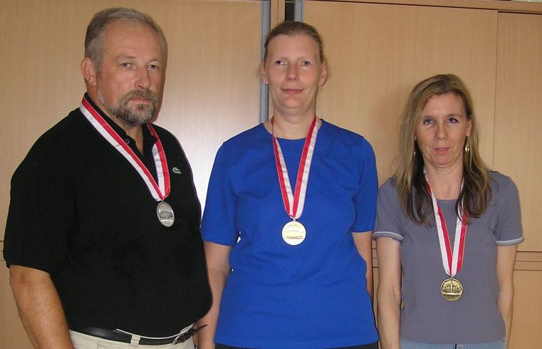 Franz, Susi und ich mit den Medaillen umgehängt